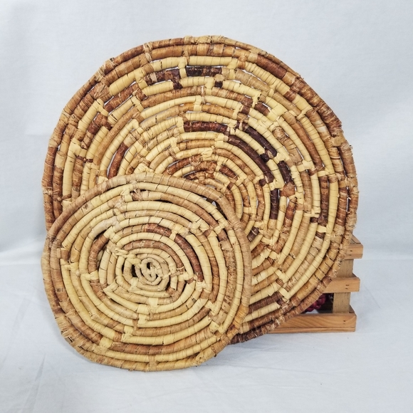 Wooden/wicker round Trivets two - Picture 1 of 11